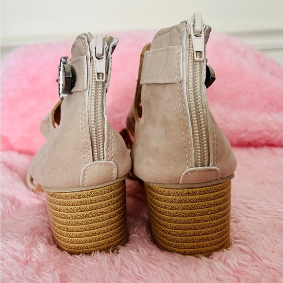 Beige Cutout Women's Sandals with Back Zipper and Western Style Buckle Strap - Picture 3 of 10